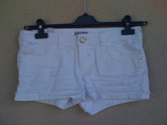 Pantaloni scurti albi Pull&amp;amp;amp;amp;Bear foto