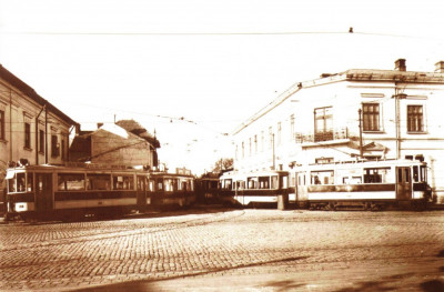 Carte postala ilustrata Depoul Bonaparte (Victoria), iesirea tramvaielor foto