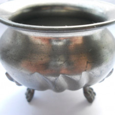 Obiecte vechi-Zaharnita belgia (metal gri)- 5.5 cm inaltime si 7 cm diametru
