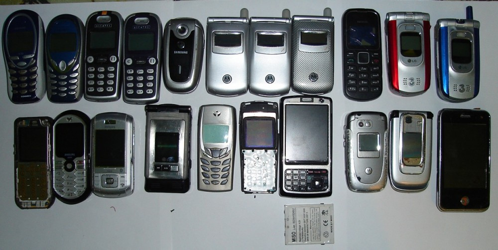 lot telefoane mobile diverse modele mai vechi alcatel samsung nokia  motorola lg defecte | arhiva Okazii.ro
