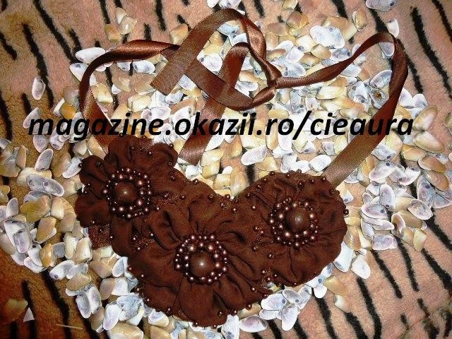 COLIER FASHION 3 FLORI MARI SUPRADIMENSIONATE VOAL TUL ACCESORIZATE cu  PERLE si MARGELE BENTITA SATIN MARO COLIERE ACCESORII MODA BIJUTERII FEMEI  | Okazii.ro