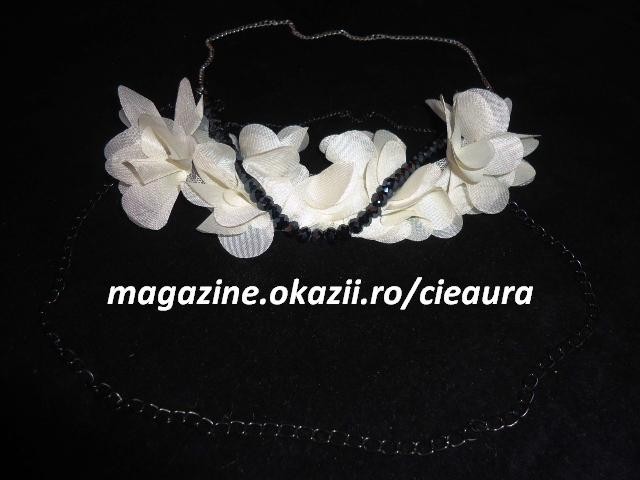 COLIER HIGH FASHION 9 FLORI MARI VOAL ALB CREM 4 LANTURI 1 ARGINTIU 2 NEGRE 1SIRAG MARGELE STICLA NEAGRA COLIERE ACCESORII MODA BIJUTERII FEMEI COLIER HIGH FASHION 9 FLORI MARI VOAL ALB CREM 4 LANTURI 1 ARGINTIU 2 NEGRE 1SIRAG MARGELE STICLA NEAGRA COLIERE ACCESORII MODA BIJUTERII FEMEI