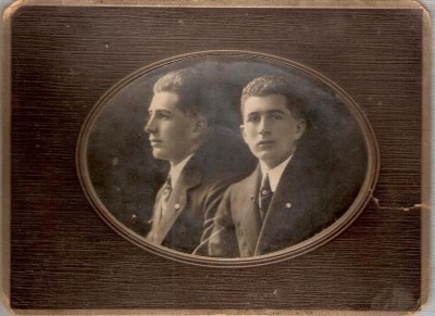 New FOTO CABINET89 Artistica Tanar din Profil si din Fata, in tinuta de epoca-sf.de sec.XIX,inceput de secol XX-dimens 20X14,9 cm-starea ce se vede foto