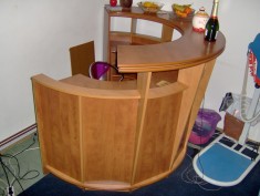 Bar, desk, pupitru, receptie hotel motel fitness shop magazin foto