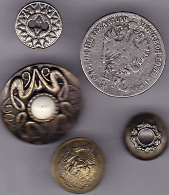 Lot Nr. 2 - 5 nasturi diferite de colectie foto