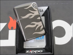 Zippo &amp;quot;Tattoo Flame&amp;quot; Ebony foto