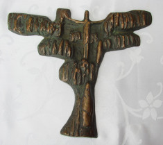 Superb crucifix din bronz foto