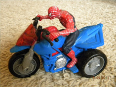 Spiderman pe motocicleta foto