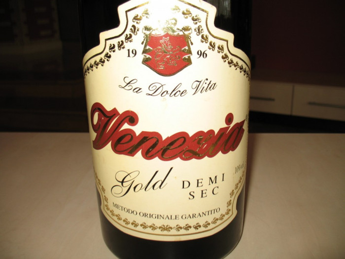 Vand VIN SPUMOS &quot;LA DOLCE VITA &quot; 1996, 3L