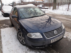 dezmembrez vw passat berlina an 2002 motor 2.0i orice piesa motor,cutie,caroserie foto