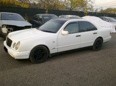 dezmembrez mercedes e klasse 220d an 1998 cutie automata orice piesa motor,caroserie,interior piele foto