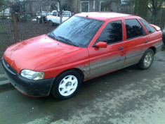 dezmembrez ford escort 1.8td an 1997 90cp orice piesa motor cutie caroserie foto