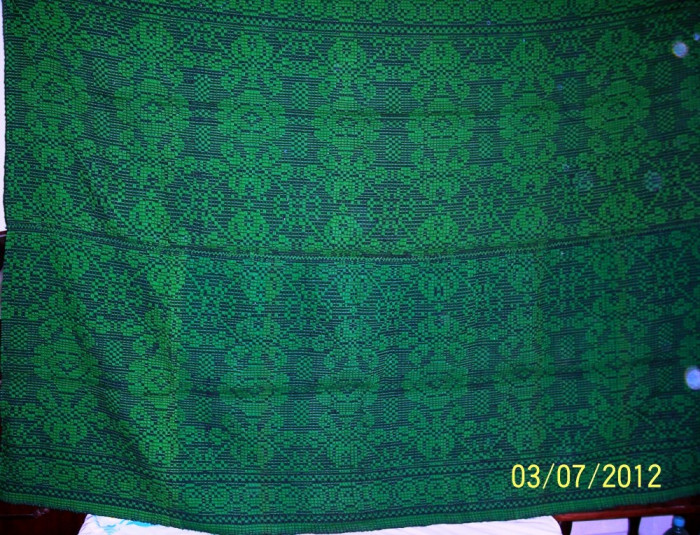 covor din lana traditional autentic taranesc, tesut manual la razboi, cu model geometric specific, verde, Ardeal/ Transilvania-Alba, 1950, NOU