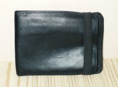 Portofel barbatesc PULL and BEAR, piele, negru, inchidere pe elastic, folosit - STARE FOARTE BUNA!!!! foto
