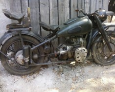 Motocicleta militara M72 cu atas,anul 1955 foto