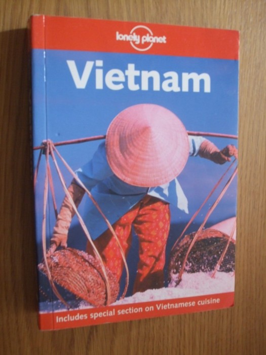 VIETNAM - Lonely Planet - 2003, 591 p cu imagini color; lb. engleza