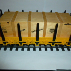 Vagon platforma Marklin cu container de lemn, scara 1:32, din set 55041