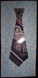 VINTAGE cravata de colectie,noua,bleumarin cu alb si rosu (arabescuri+dungi), cutie si eticheta, 1982, de lux, produse MP, din poliester