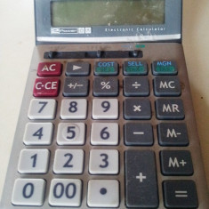 Calculator electronic Karee baterie si solar, nefunctional