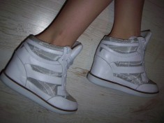 REZERVATE OMG Adidasi botine platforme ascunse 10cm JEFFREY CAMPBELL piele naturala 35/35.5 noi prea tari!!pt colanti din piele 1000 lei in mag!!poze foto