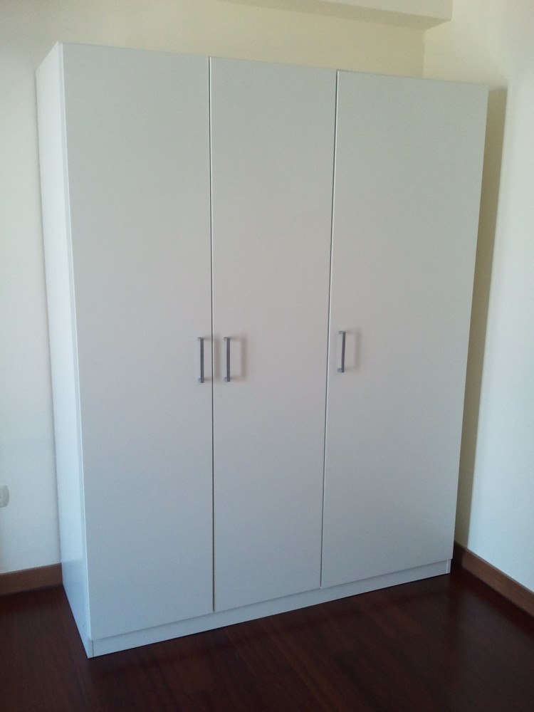 Ikea Dulap Dombas alb 140 cm x 51 cm x 180 cm | arhiva Okazii.ro