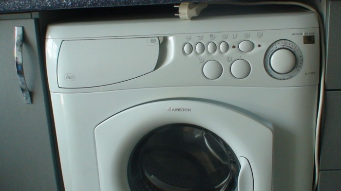 Masina de spalat rufe marca ARISTON (model: Margherita 2000-ALS 109X)-Oferta valabila pana incl. 28.07.2012 foto mare Masina de spalat rufe marca ARISTON (model: Margherita 2000-ALS 109X)-Oferta valabila pana incl. 28.07.2012 foto mare