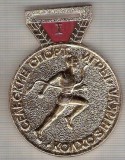 C184 Medalie sportiva -COLHOZNICUL-LOCUL I -U.R.S.S.? -marime circa 63X48 mm - aprox. 15 gr -starea care se vede
