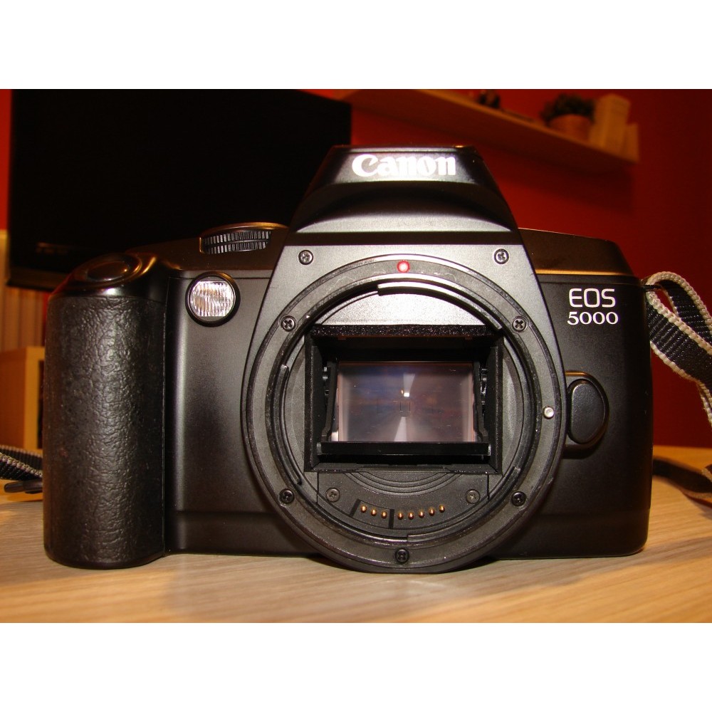 Canon EOS 5000 BODY 35mm Film SLR,500 d se vinde la pret final sau la