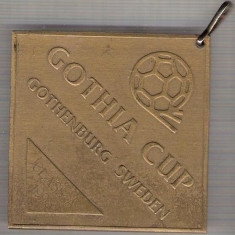 C196 Medalie Turneul de Fotbal ,,Gothia Cup" -1993 -Suedia - -marime circa 60X60 mm - aprox. 75 gr -starea care se vede