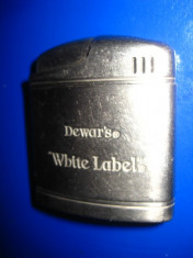 Bricheta de mana marca Dewars White Label in metal- crom, 5/4 cm. foto