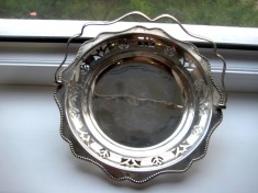 Fructiera- cosulet rotunda veche marcata BG PLATO, EPNS, MADE IN ENGLAND, din alama argintata, provenienta Anglia