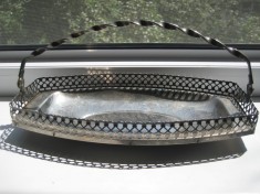 235- Fructiera-cosulet gravata veche Anglia maner si gardulet metal cromat cu frumos design cu gardulet si gravura splendida.