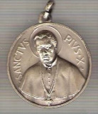 C250 Medalie (medalion) religioasa-papala - Pius X -Pius XII -marime circa29X33mm-aprox11gr-starea care se vede