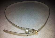 Curelusa dama imitatie piele, lungime 95 cm, latime 1.4 cm, ca noua