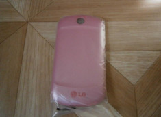 Capac baterie LG P350 original roz - 15 lei foto