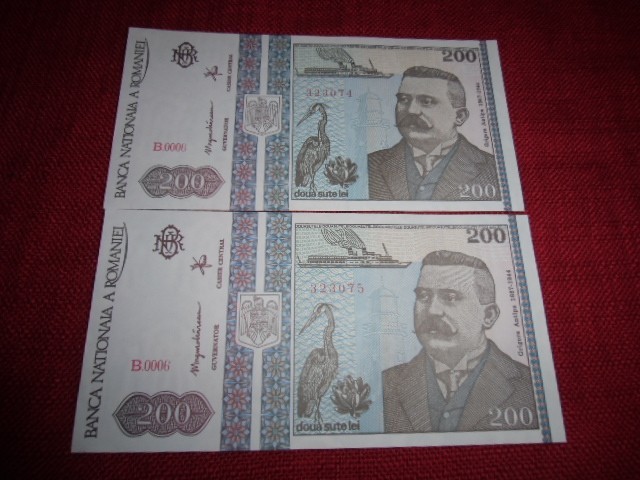 2 BANCNOTE DE 200 LEI 1992 SERII CONSECUTIVE MOKAZIE DE LA 1 EURO foto mare 2 BANCNOTE DE 200 LEI 1992 SERII CONSECUTIVE MOKAZIE DE LA 1 EURO foto mare