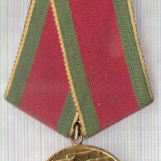 C278 Medalie ,,In Cinstea Incheieri Colectivizarii Agriculturii" 1962, plus bareta -marime circa 84X45mm greutatea aprox. 24 gr.- starea care se vede