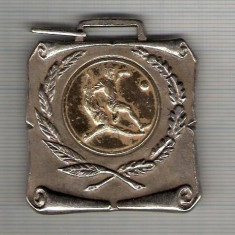 C337 Medalie FOTBAL -marime cca 45x50 mm, greutatea aprox 21 gr. -starea care se vede