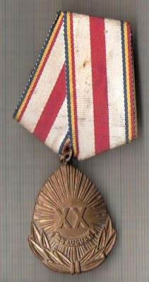 C348 Medalie -A XX -a Aniversare a Eliberarii Patriei 1944-1964 -marime cca 90X44mm, gr. aprox 31 gr. -starea care se vede foto
