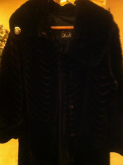 haina lunga de blana artificiala (fina si reusita), negru cu maro brun,marime XL pt o pers de 75-85 kg foto