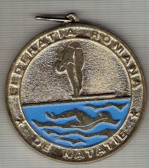 C364 Medalie FEDERATIA ROMANA DE NATATIE -Locul I -marime cca 59X62mm, gr. aprox 56 gr. -starea ce se vede