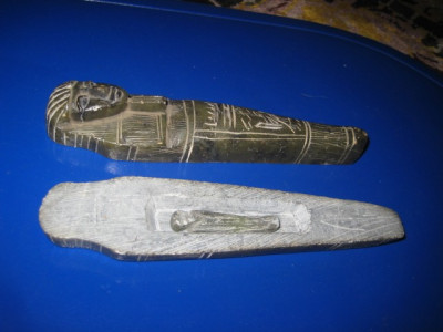 556-Sarcofag mic marmura cu mumie Faraon egiptean. foto