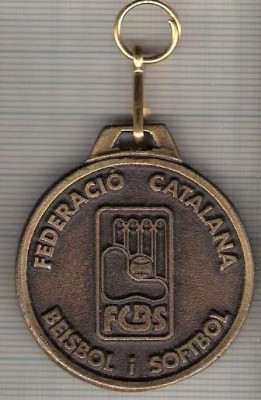 C447 Medalie FEDERACIO CATALANA -BEISBOL I SOFTBOL -SPANIA -Locul III ? -marime 39x44 mm, gr. aprox 23 gr.-starea care se vede foto