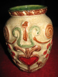 Vaza rustica ceramica cu inimioara si flori, inaltime 15 cm, latime_12 cm.