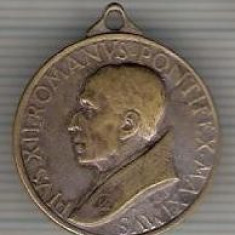 C431 Medalie religioasa, papala -Pius al XII -marime 22x25 mm, gr. aprox 5 gr.-starea care se vede