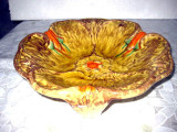 Fructiera pe picioruse din ceramica galbui maroniu- cca 25 cm.