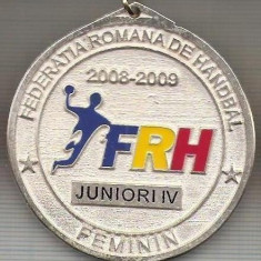 C471 Medalie FEDERATIA ROMANA DE HANDBAL -Feminin -Juniori IV 2008-2009, panglica tricolora-marime 53x56 mm, gr. aprox. 44 gr.-starea care se vede