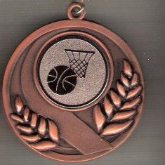 C477 Medalie Campionatul National de Baschet Juniori I Editia 2005/2006-panglica tricolora -marime 50x55 mm, gr. aprox. 27 gr.-starea care se vede