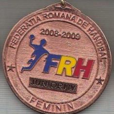 C472 Medalie FEDERATIA ROMANA DE HANDBAL -Feminin -Juniori IV 2008-2009, panglica tricolora-marime 53x56 mm, gr. aprox. 45 gr.-starea care se vede