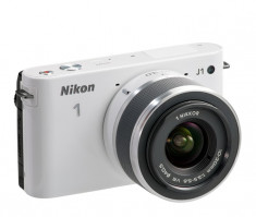 Nikon 1 J1 alb - kit 10-30mm f/3.5-5.6 VR CX foto